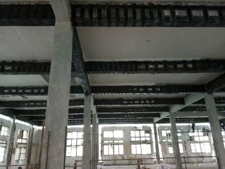 相比新建建筑，用碳纤维布为旧建筑加固更具优势