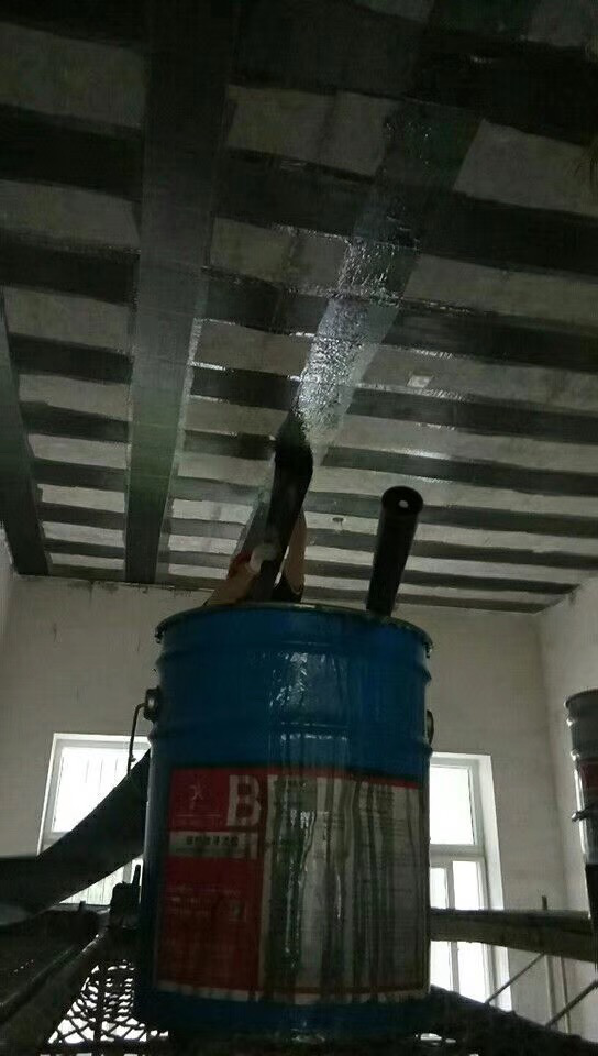 屋顶漏雨，为何不用丙纶而用碳纤维布加固？